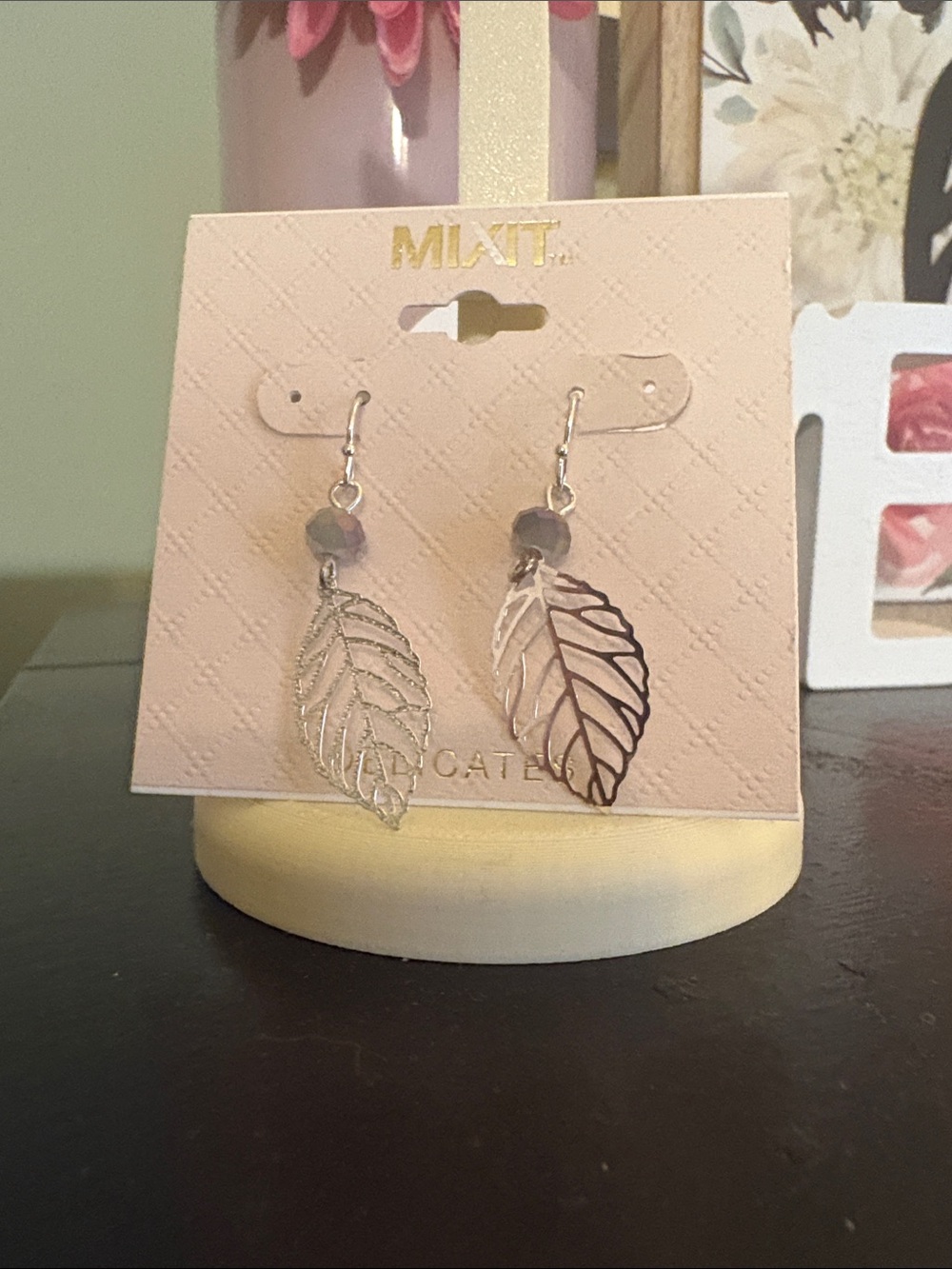 3/20$♥️Mixit Silver Leaf Dangle Earrings with Faceted Gray Beads